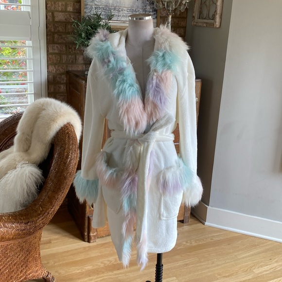 POTTERY BARN TEEN Unicorn Faux-Fur Robe ONE SIZE UNICORN EXCELLENT